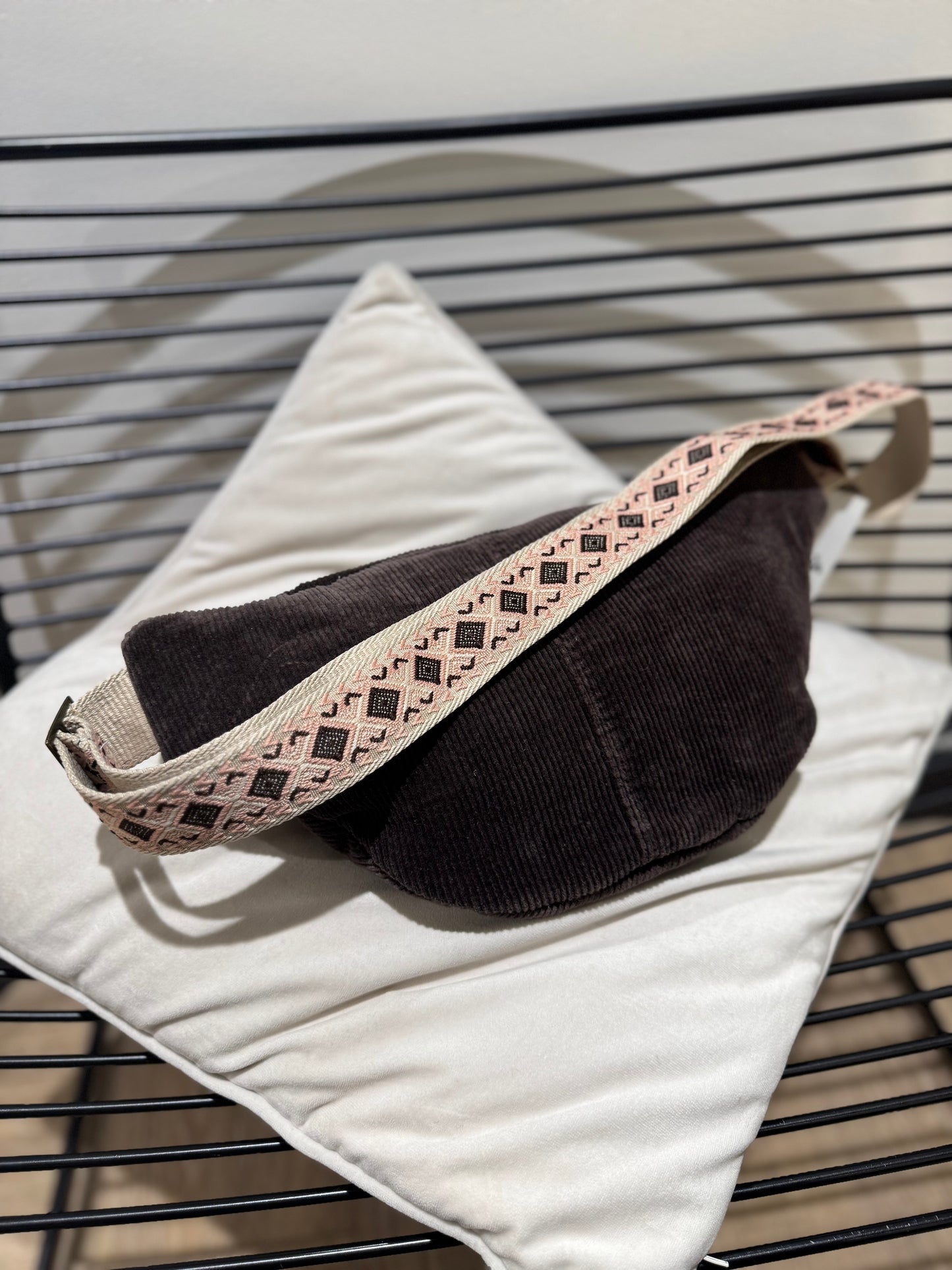 Sac banane en velours upcyclé fait main