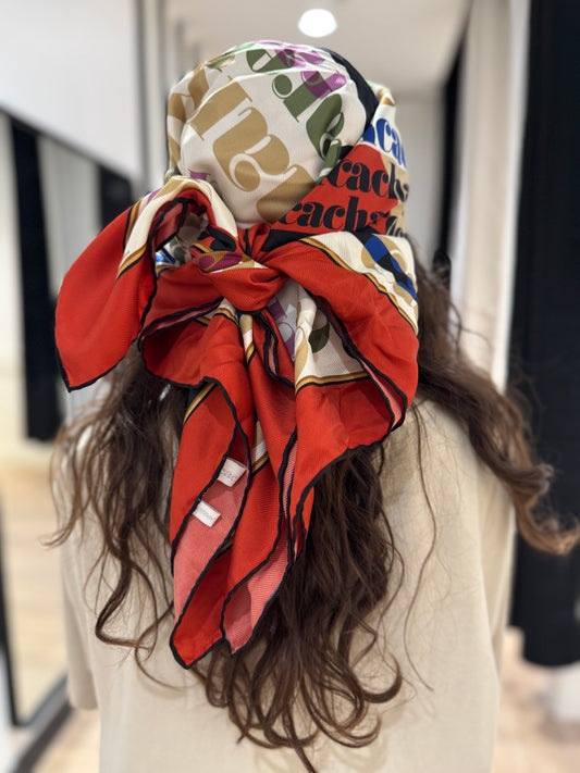 Foulard Cacharel à motifs