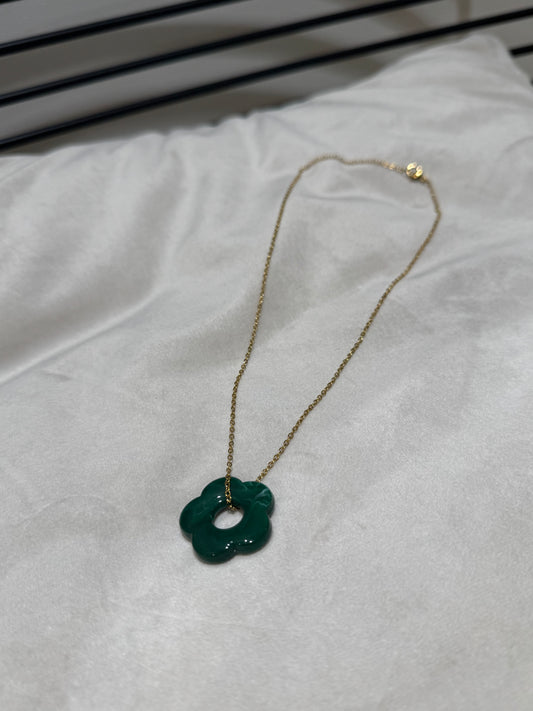 Collier fleur verte