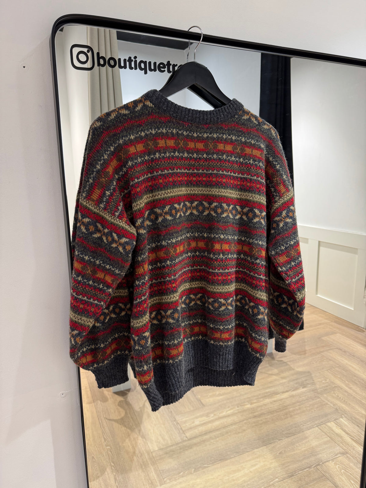 Pull vintage à motifs M