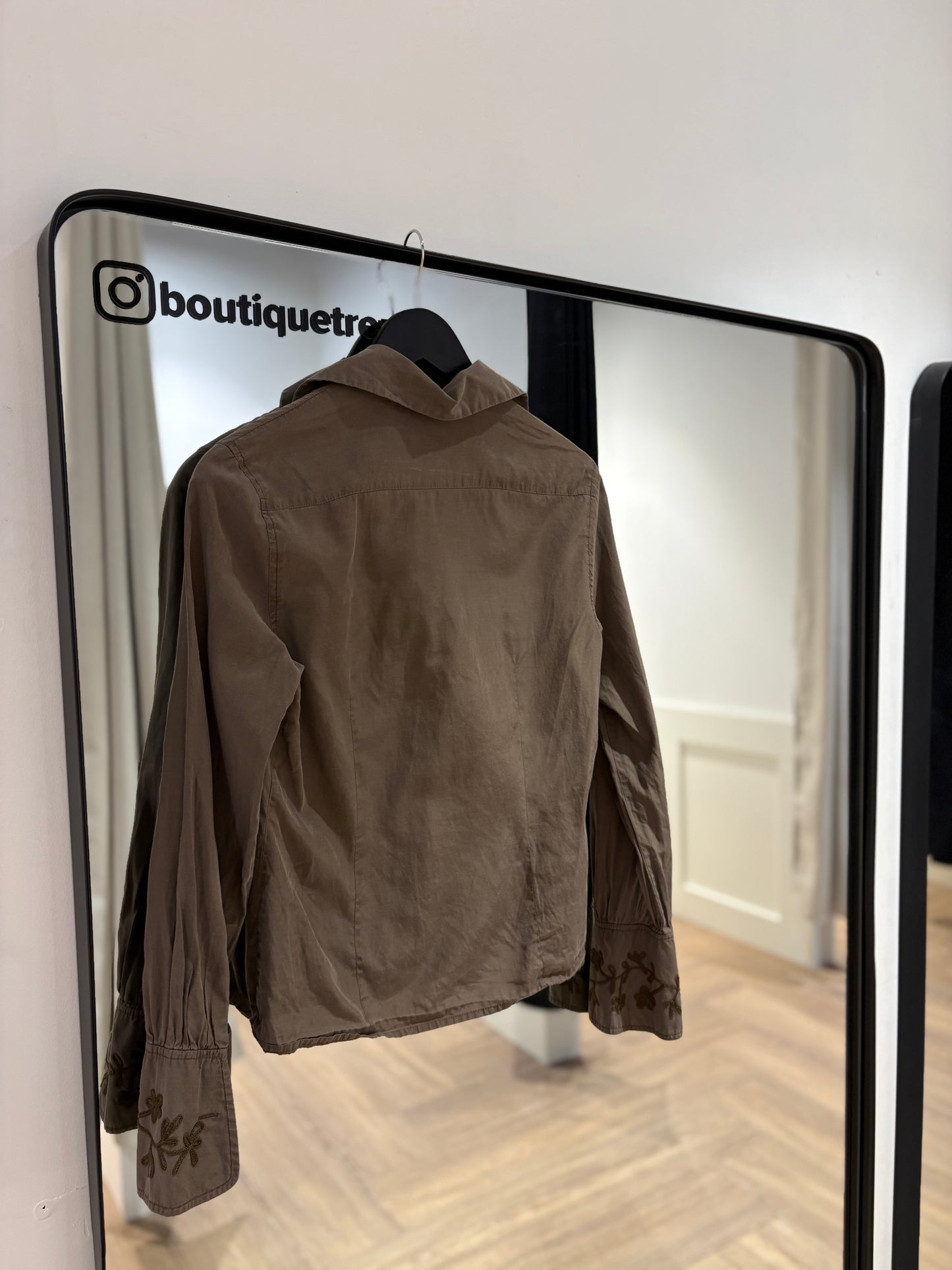 Blouse en soie brodée S