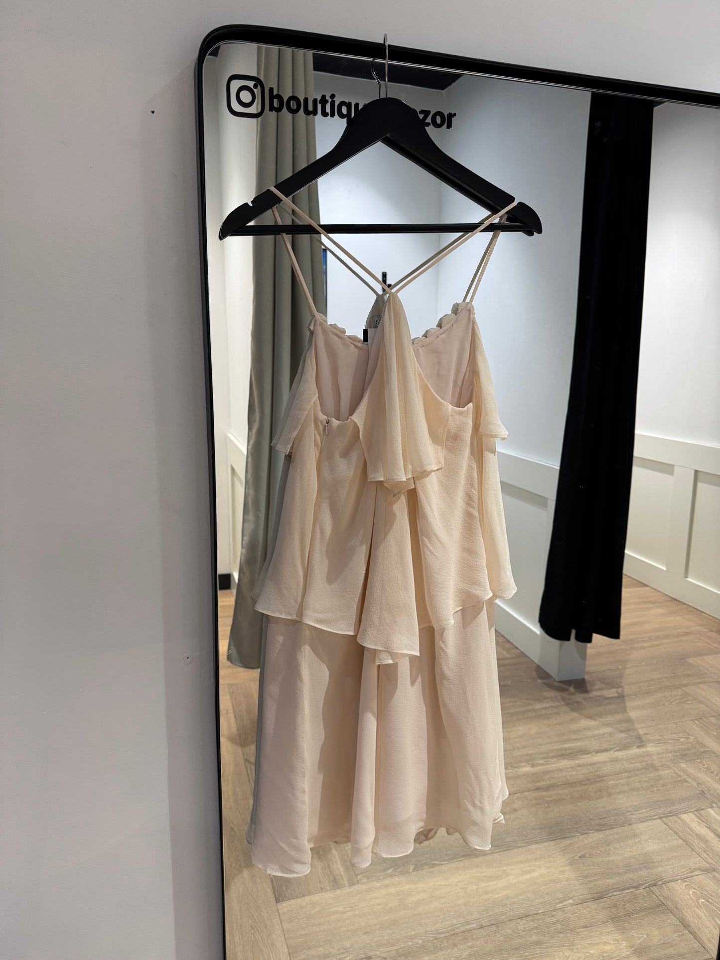 Robe courte d’été à volants M