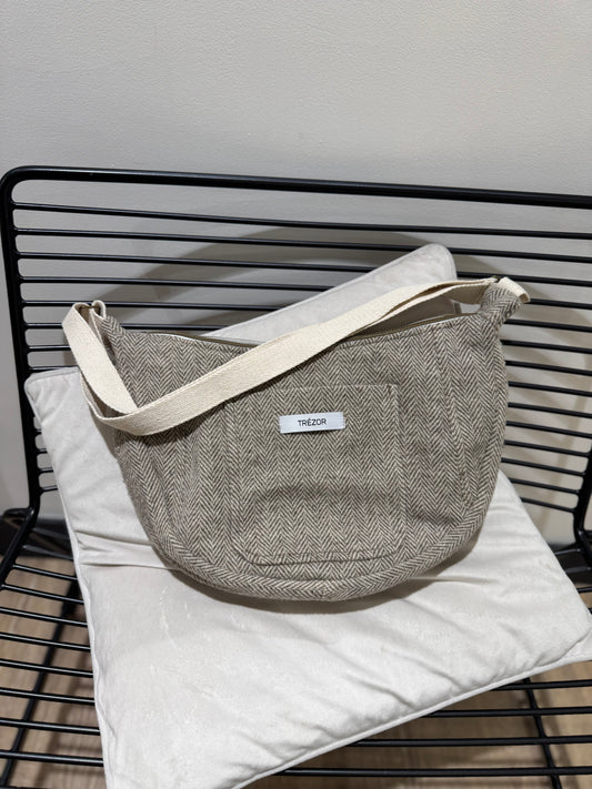 Sac demi-lune upcyclé fait main