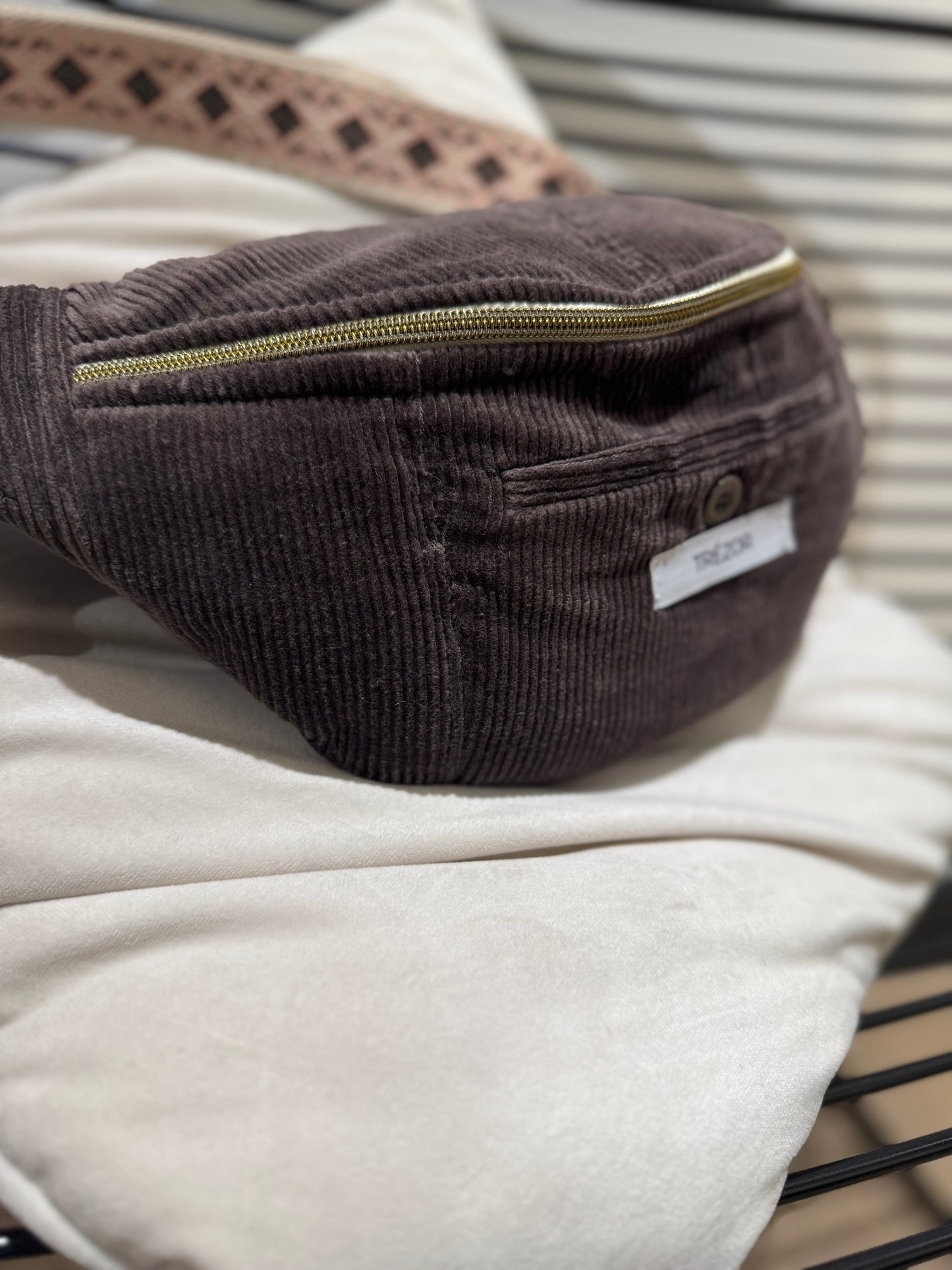 Sac banane en velours upcyclé fait main