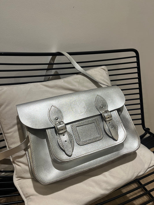 Sac cartable argenté en cuir