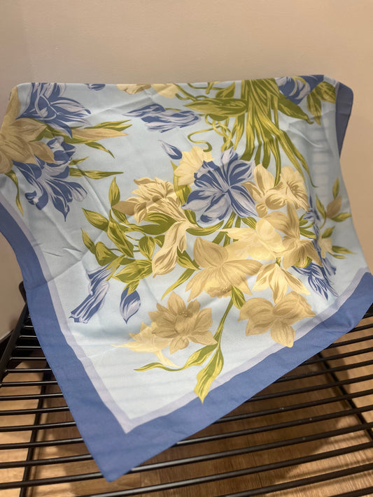 Foulard à motifs fleurs