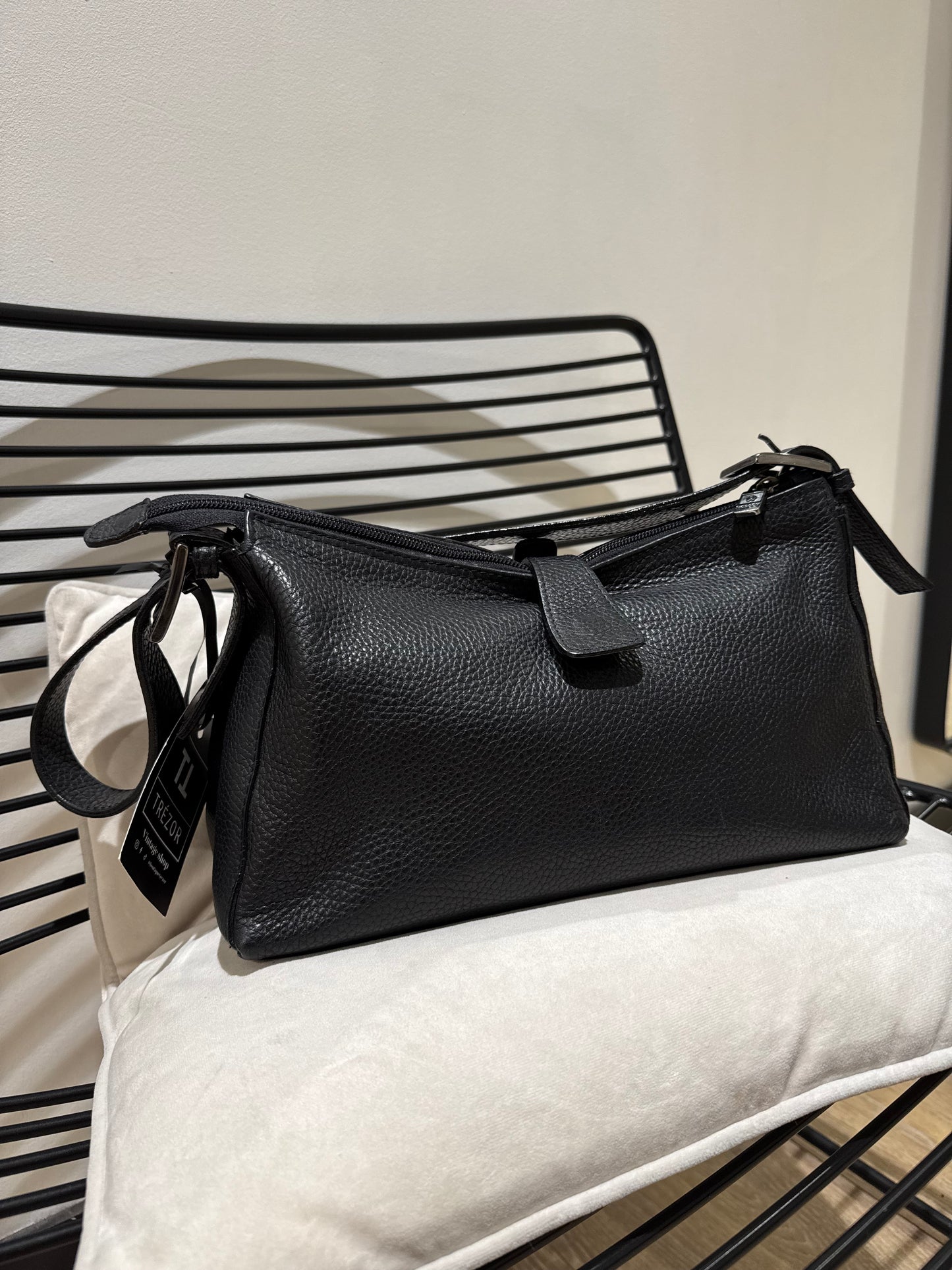 Sac à main en cuir noir