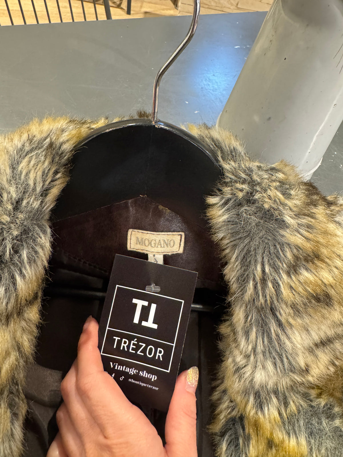 Veste en cuir vintage avec fausse fourrure M