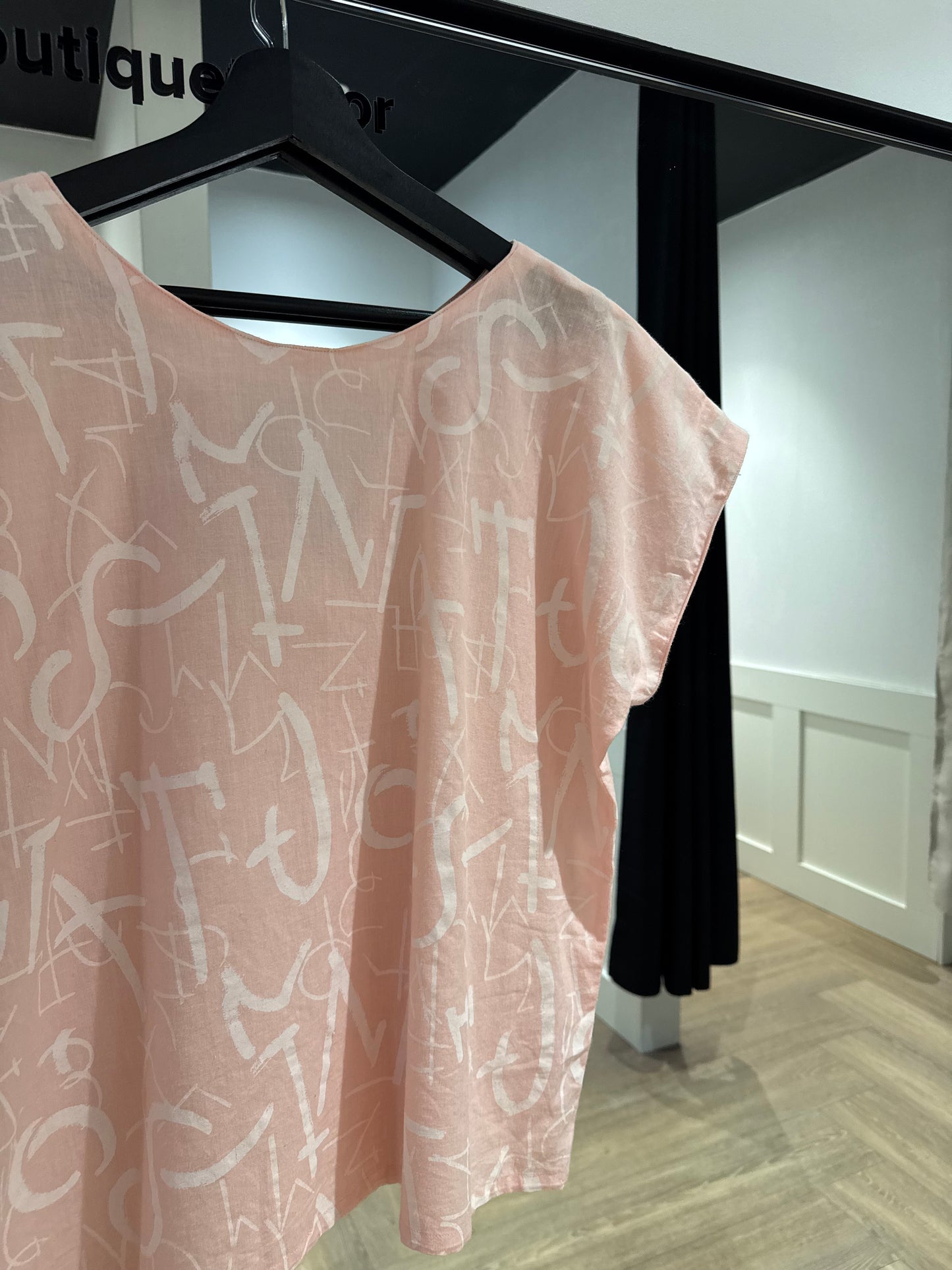Top vintage à motifs L