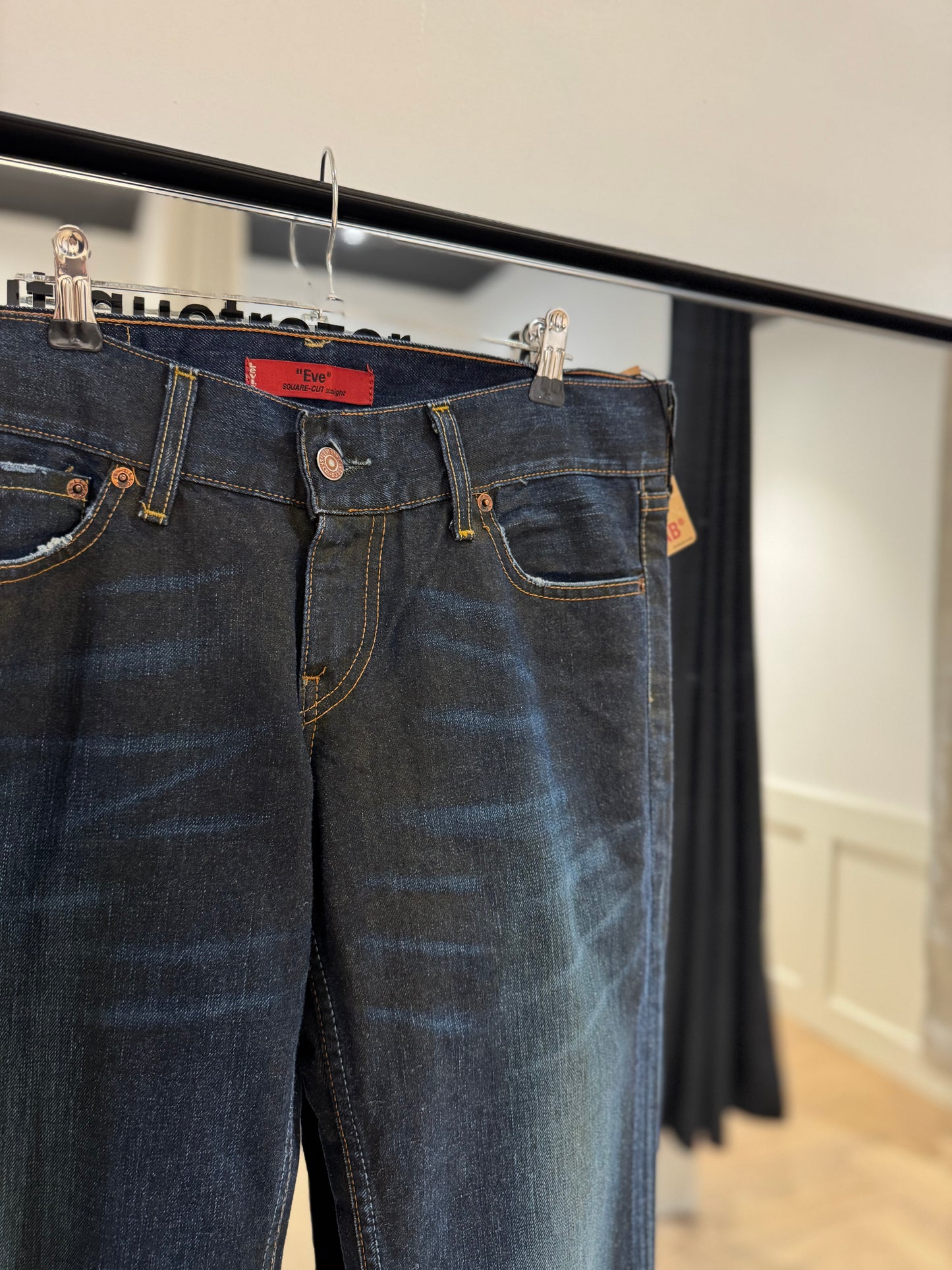 Jean Levi’s 557 38