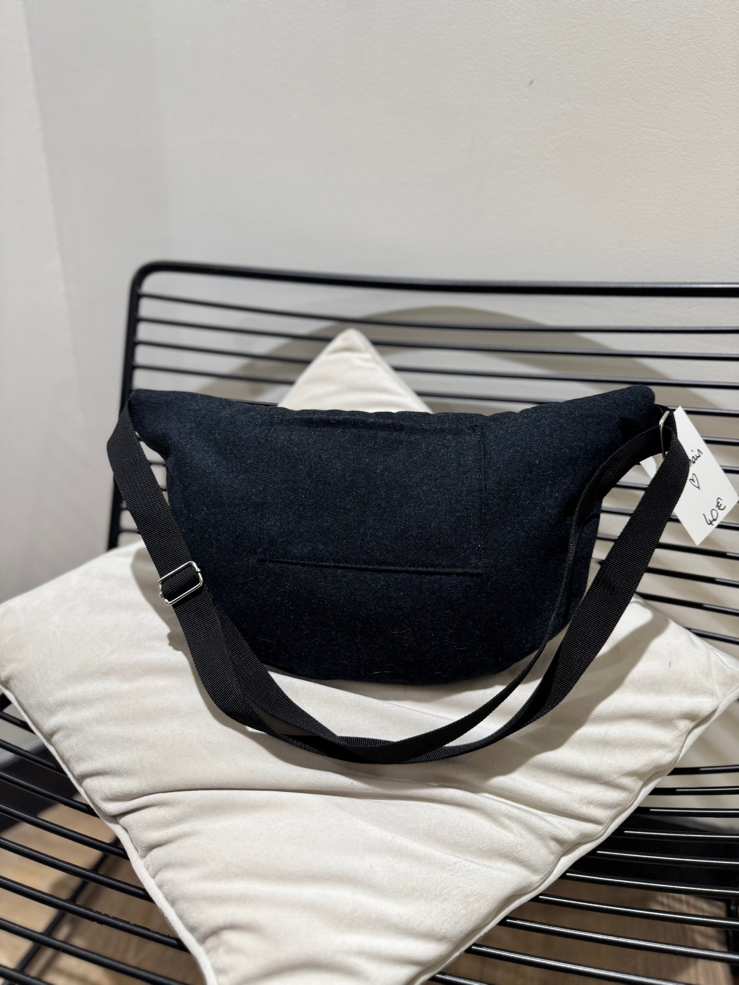 Sac banane upcyclé fait main grand format en laine