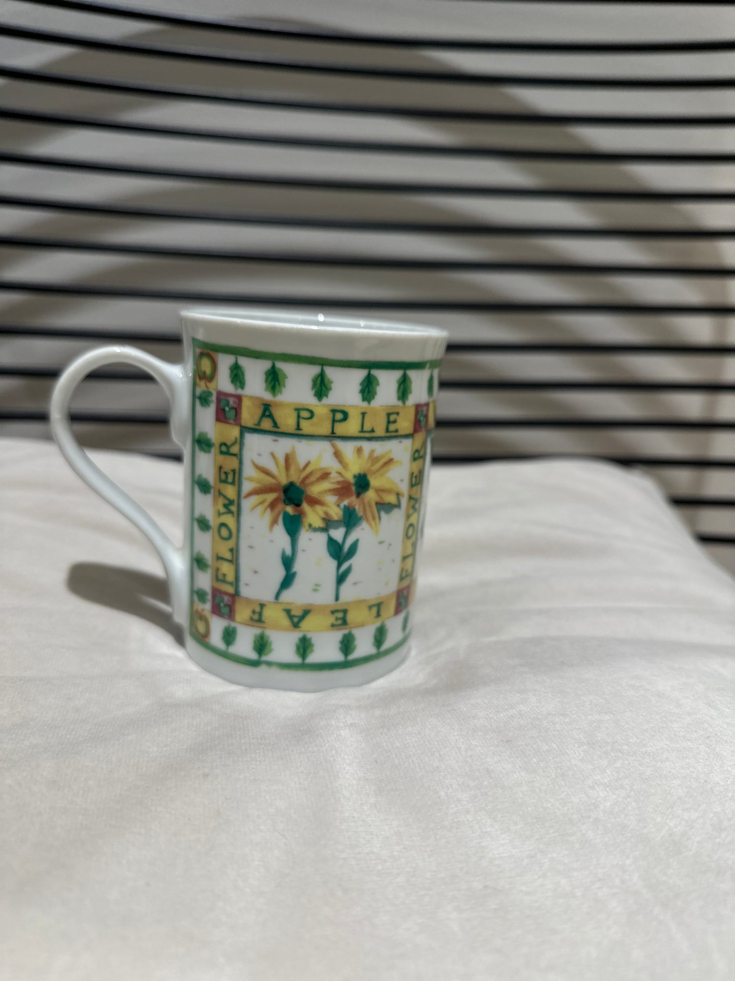 Mug vintage à fleurs