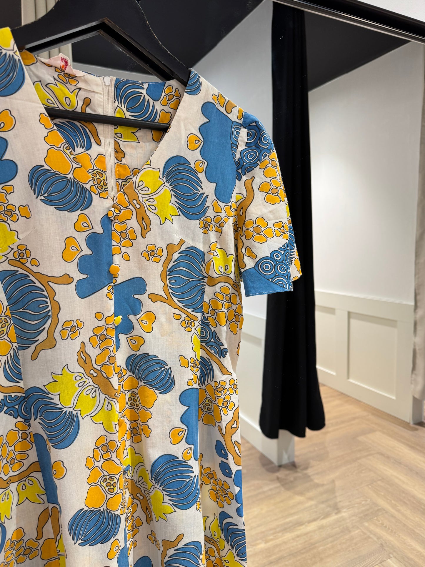 Robe vintage 60’s à motifs fleurs XS
