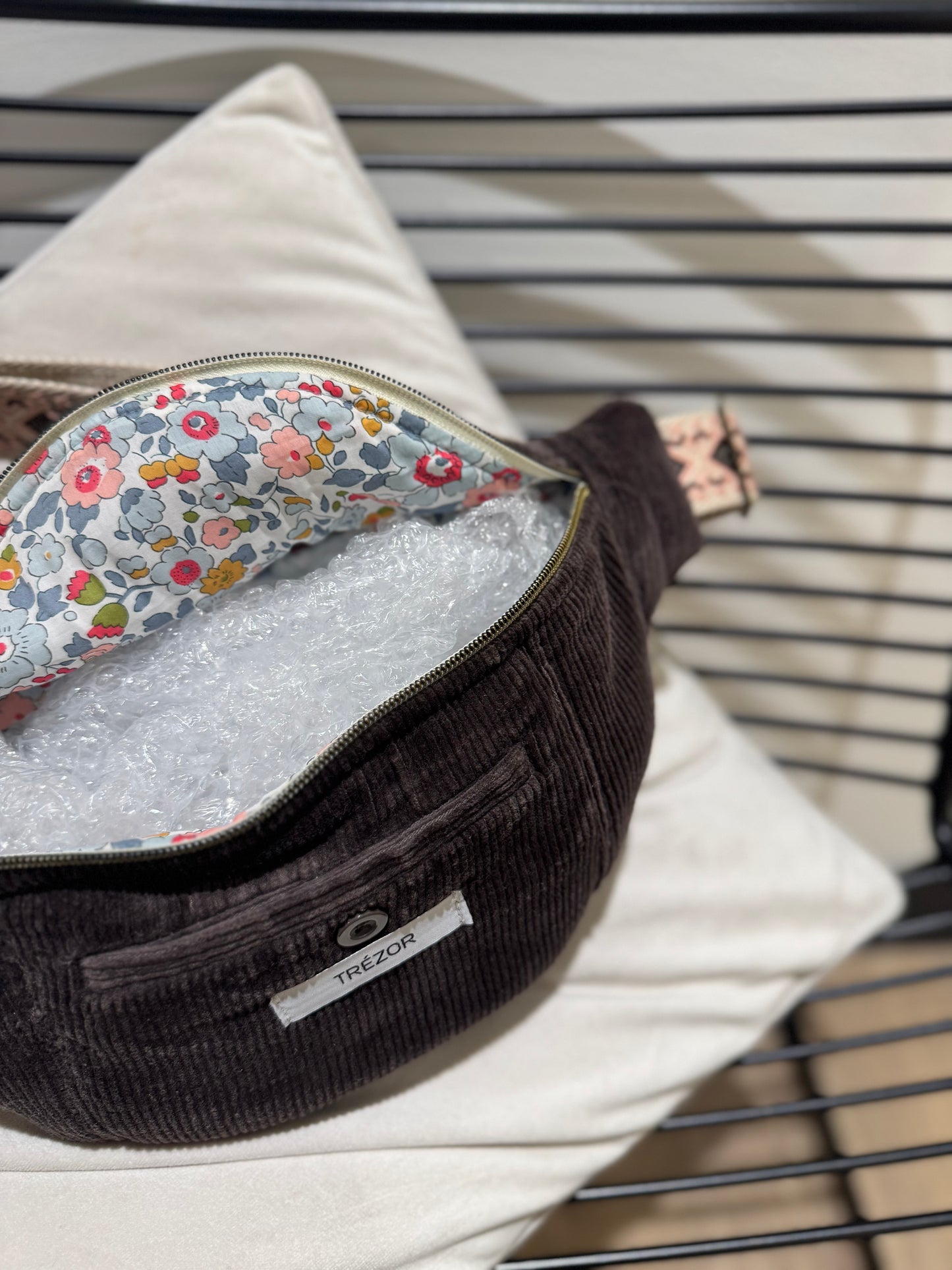 Sac banane en velours upcyclé fait main