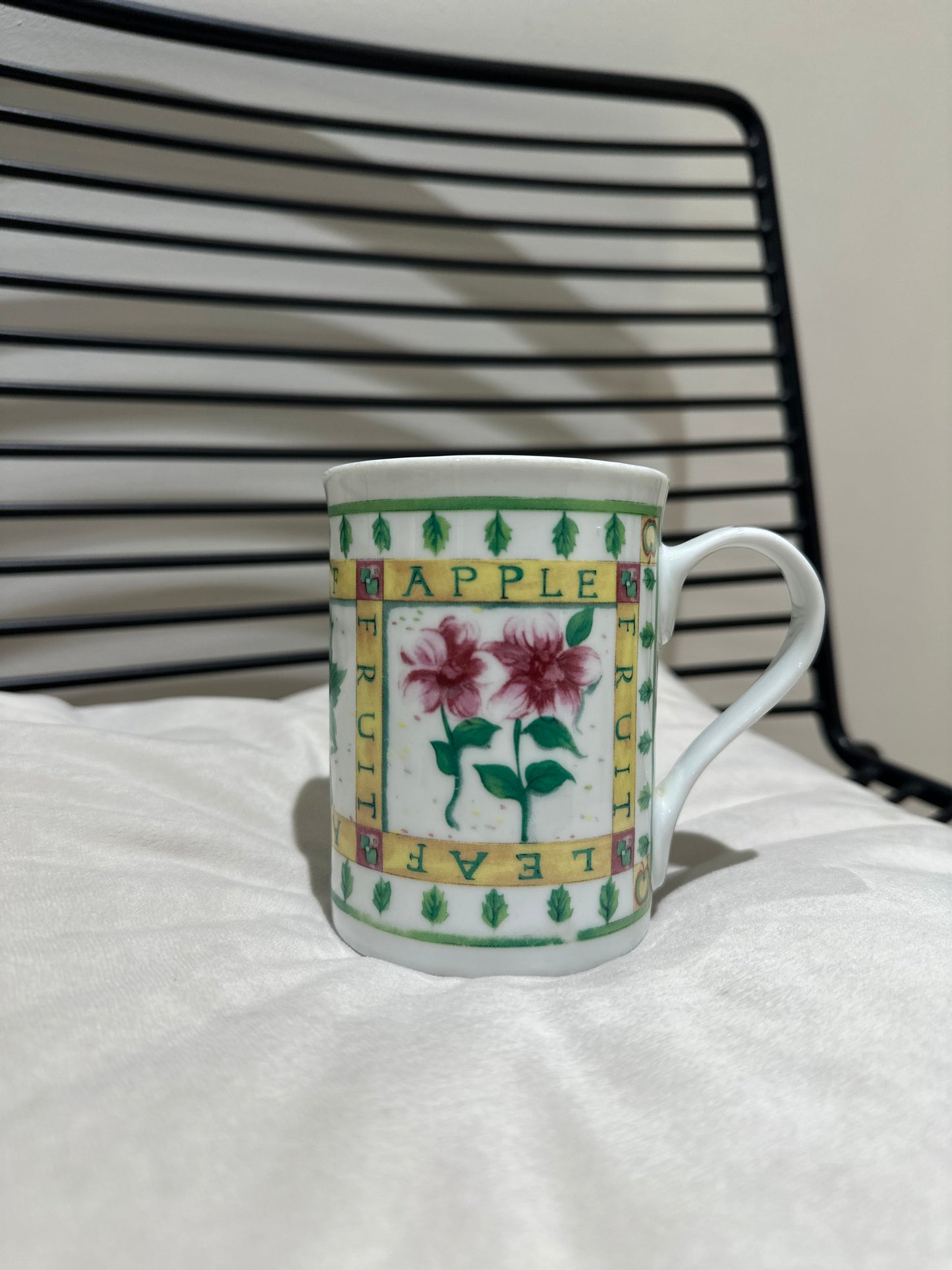 Mug vintage à fleurs