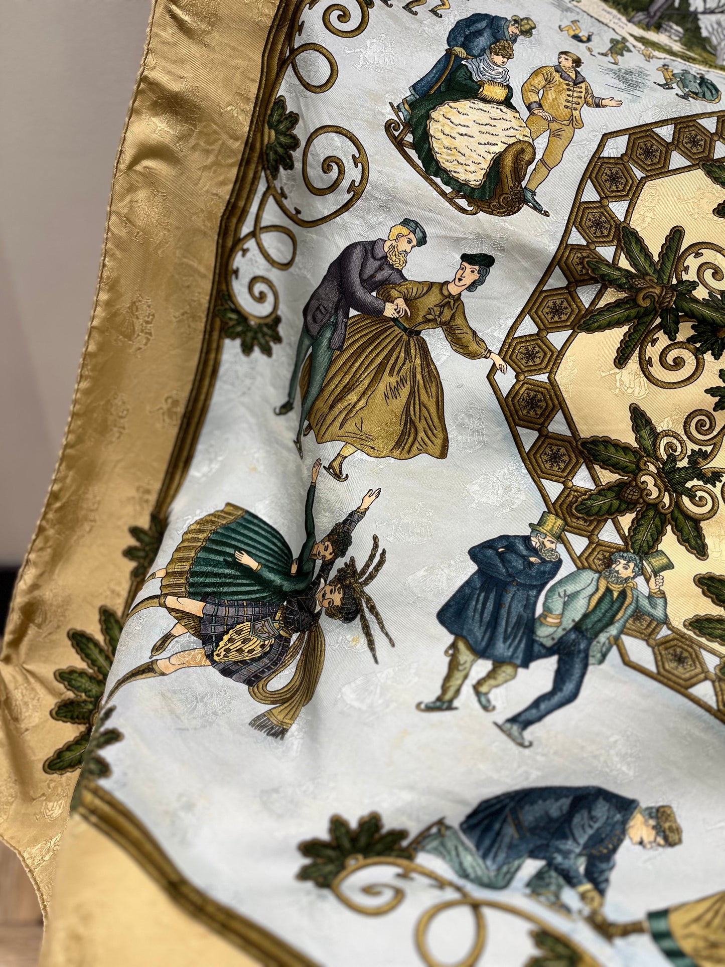 Grand carré de soie « Hermès » vintage