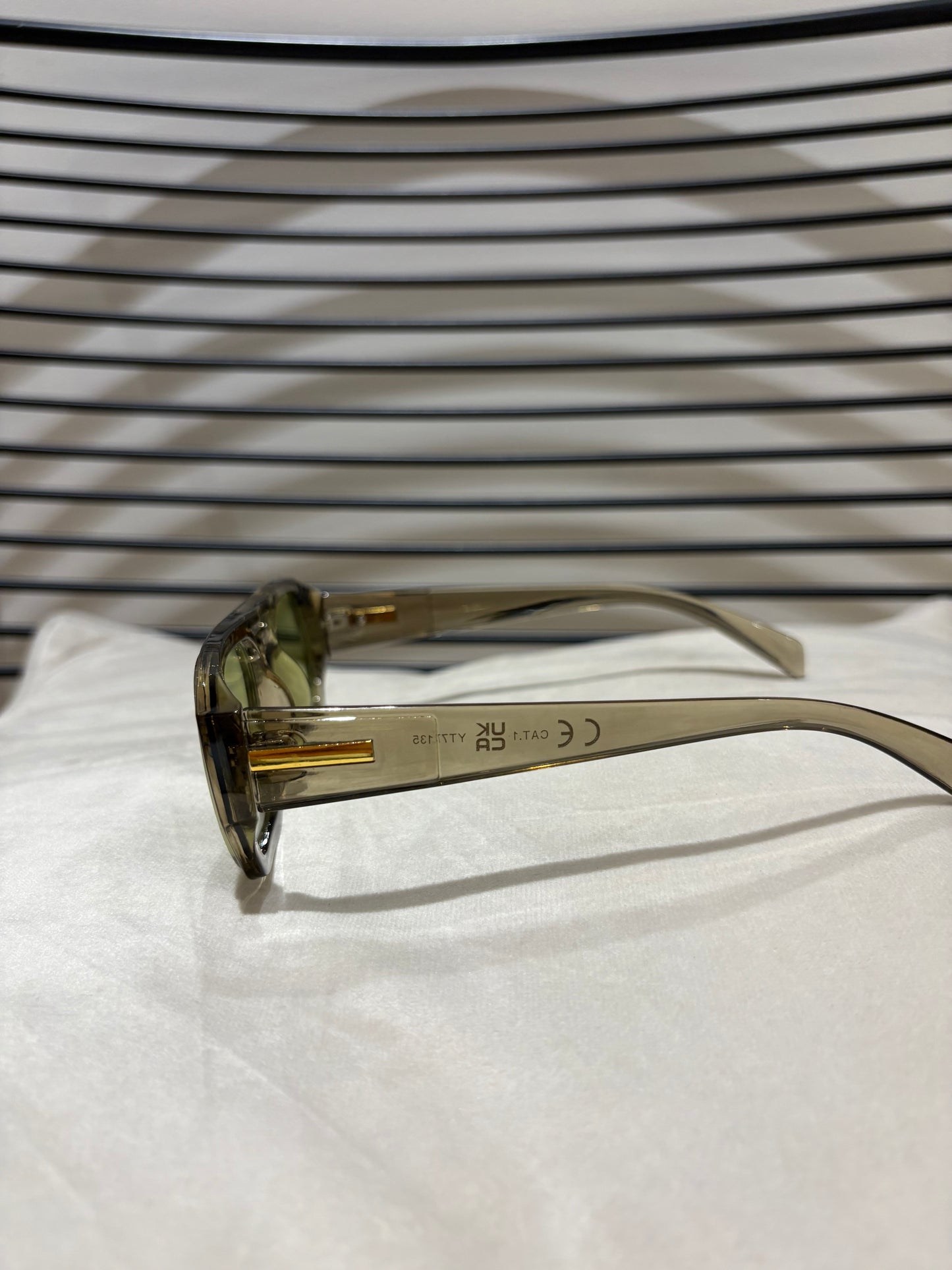 Lunettes de soleil kaki