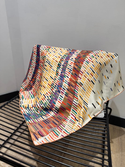 Grand foulard à motifs