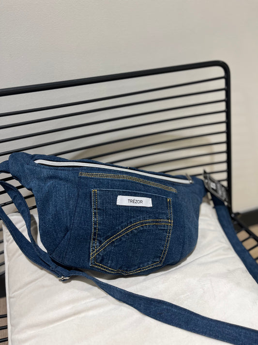 Sac banane fait main en jean brut