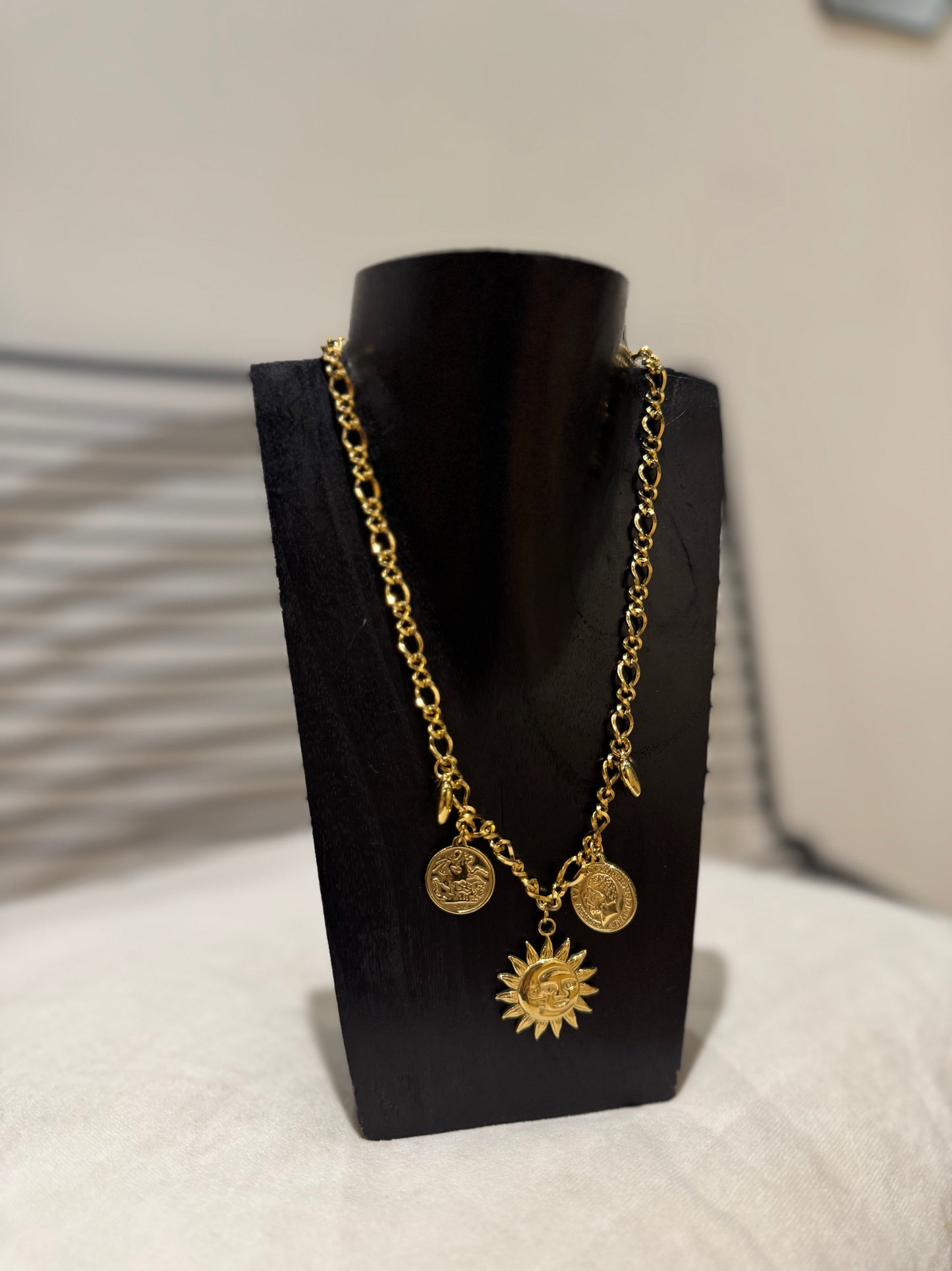 Collier à breloques soleil