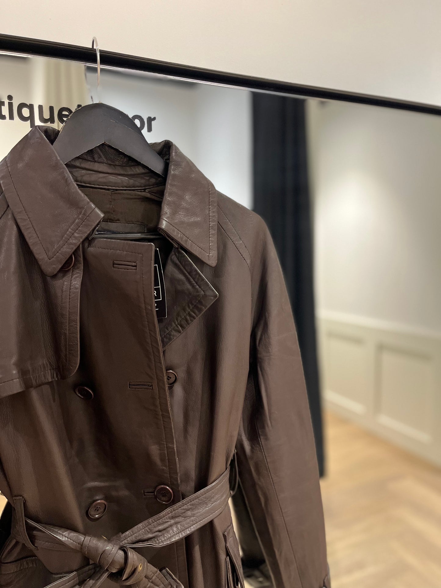 Trench court en cuir S