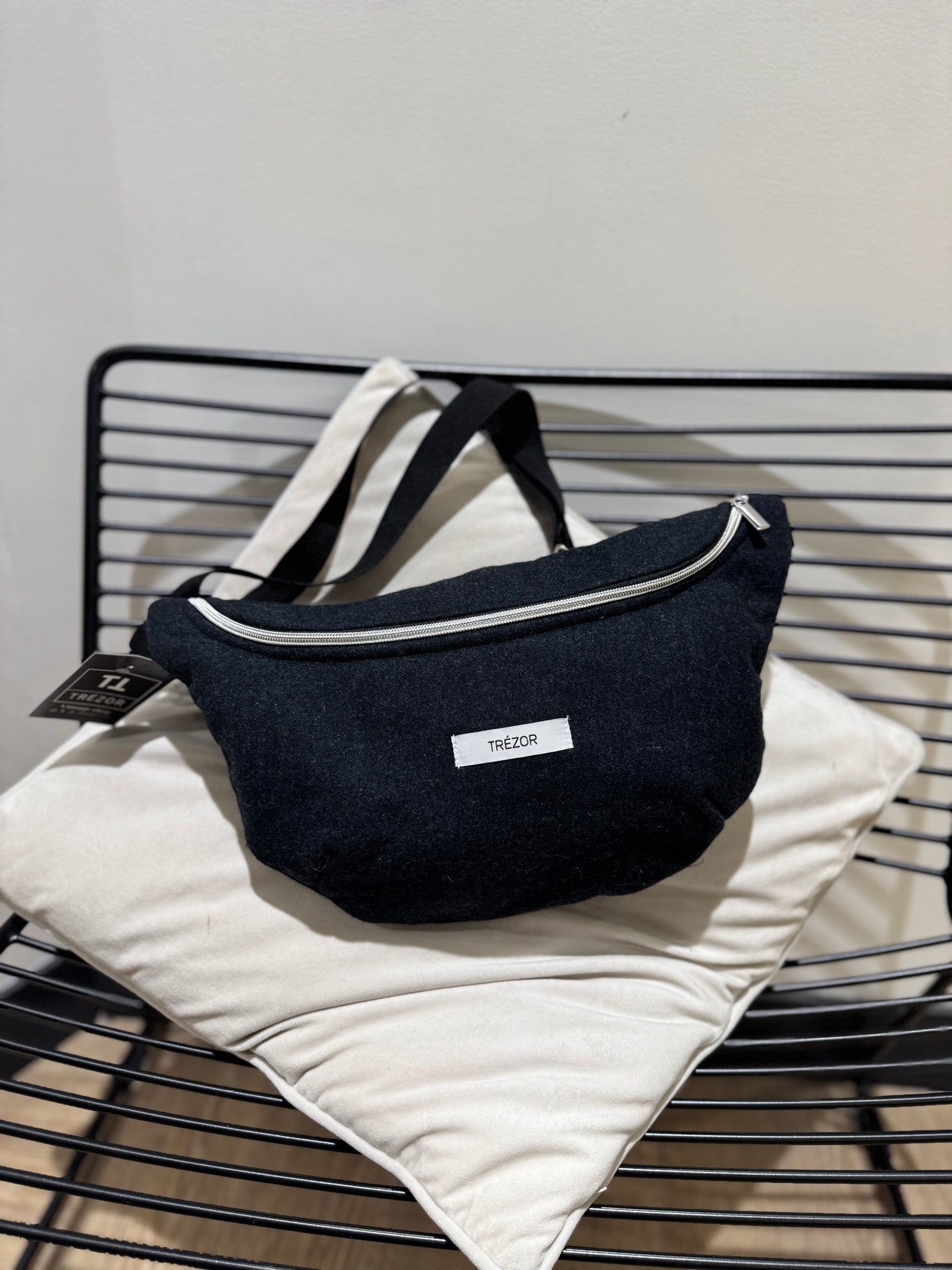 Sac banane upcyclé fait main grand format en laine