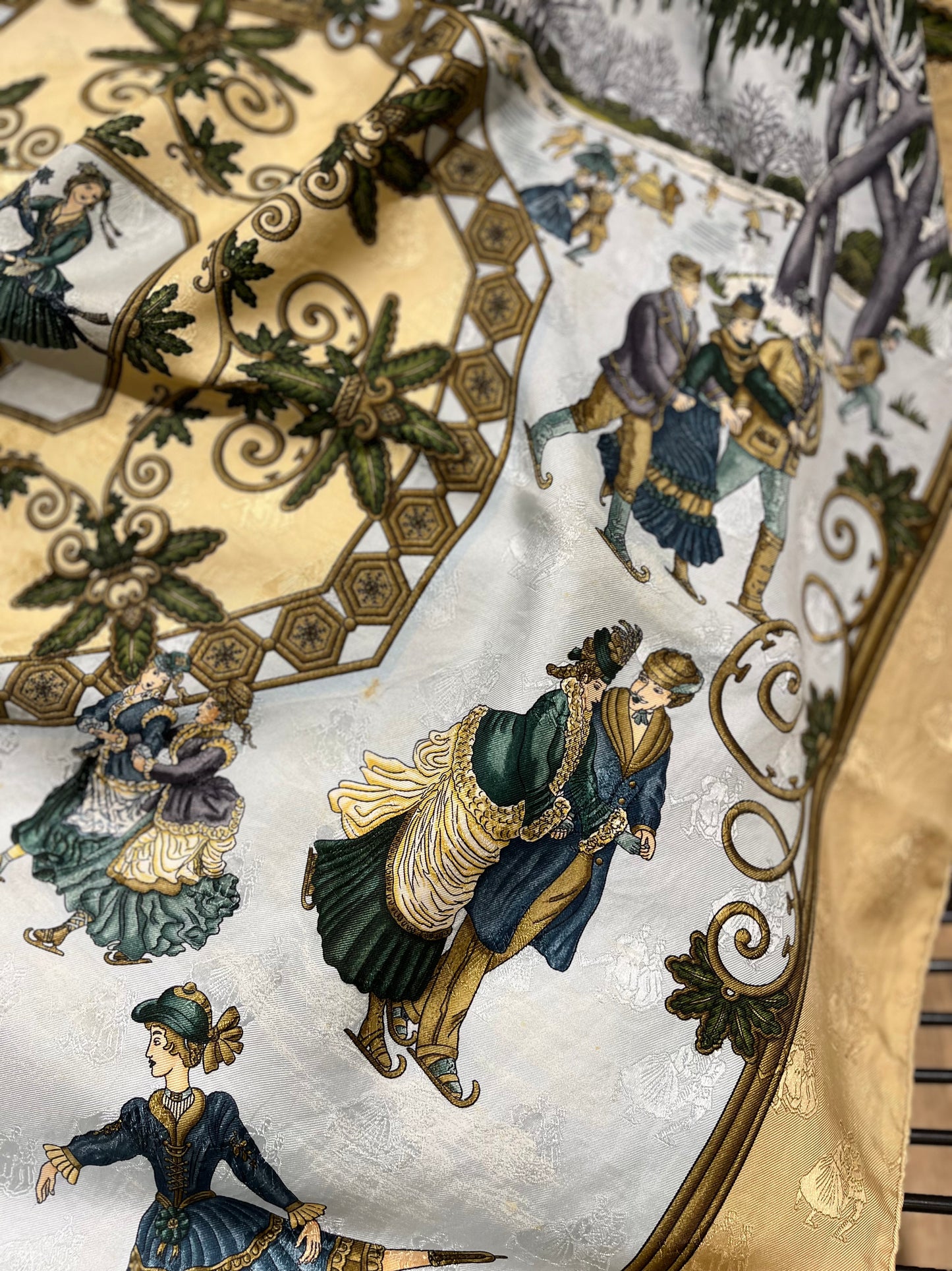 Grand carré de soie « Hermès » vintage