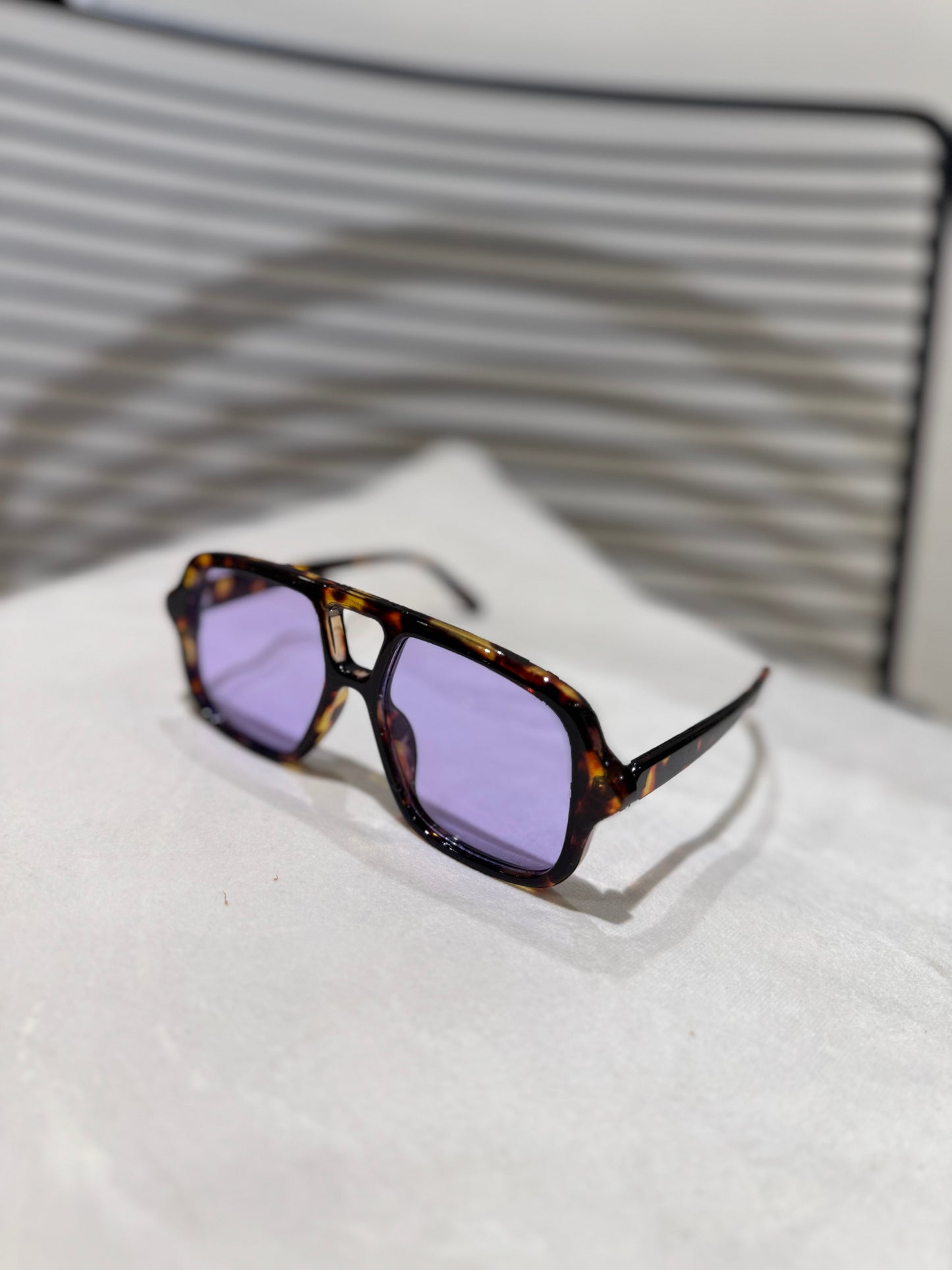 Lunettes de soleil écaille violet