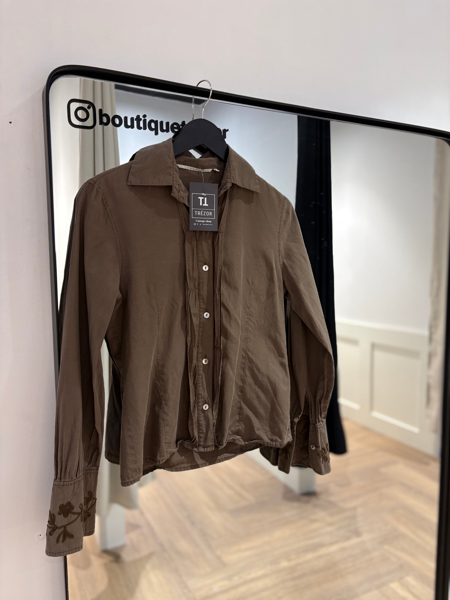 Blouse en soie brodée S