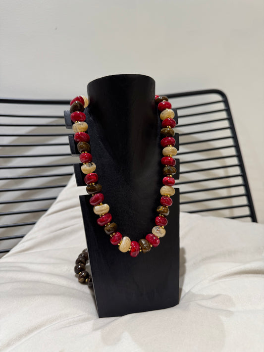 Collier à perles colorées