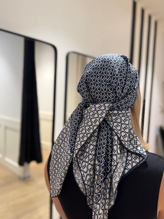 Foulard à motifs en soie