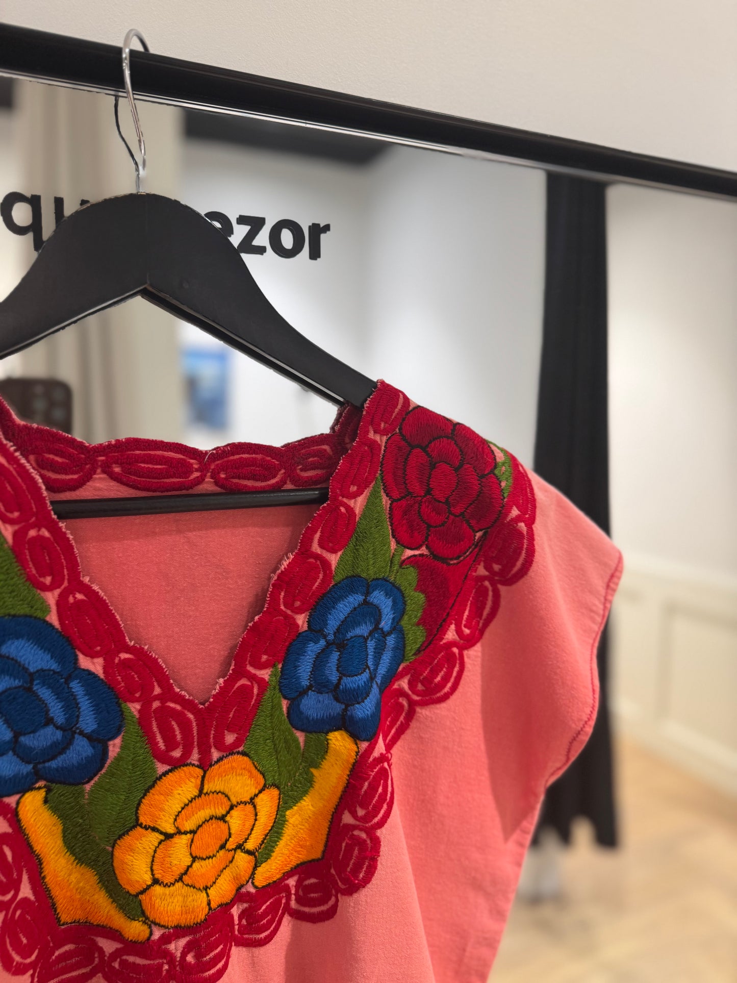 Blouse à broderies fleurs S/M