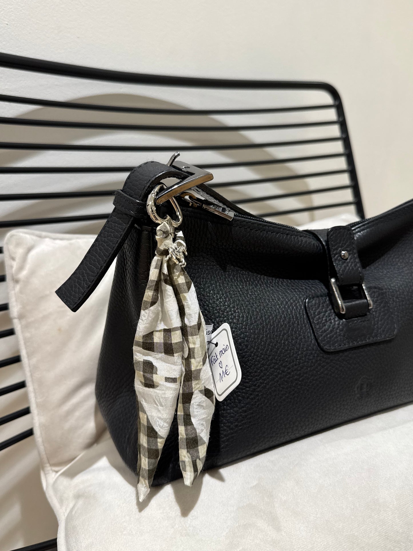 Sac à main en cuir noir