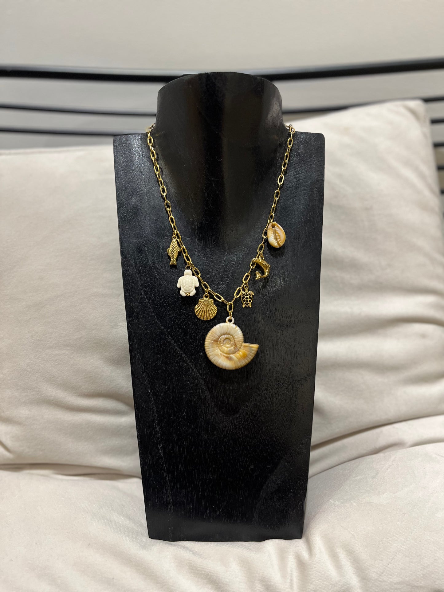 Collier à breloques coquillages