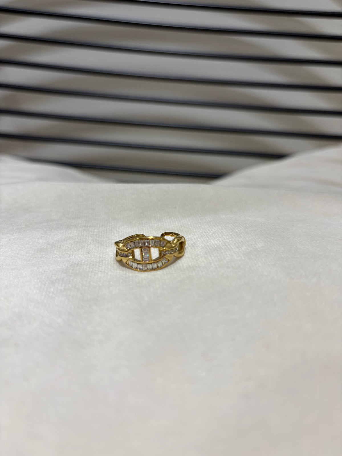 Bague doré à strasses
