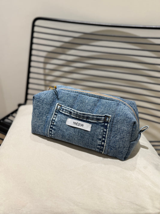 Pochette en jean upcyclé faite main
