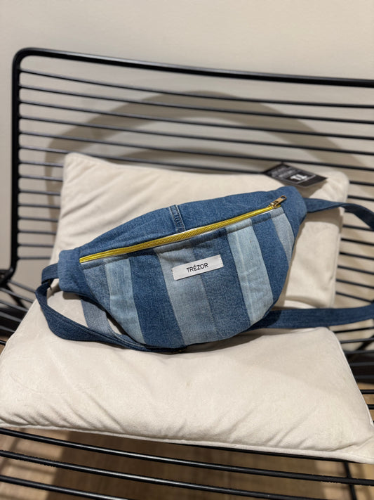 Sac banane en jean upcyclé fait main