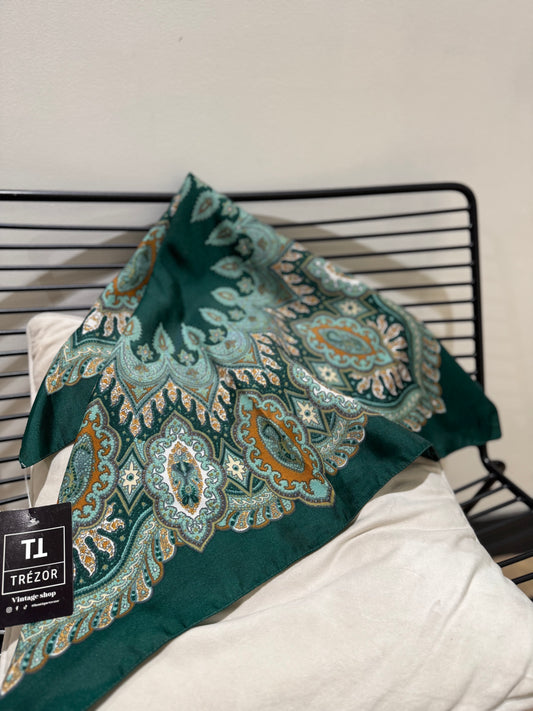 Foulard vintage à motifs