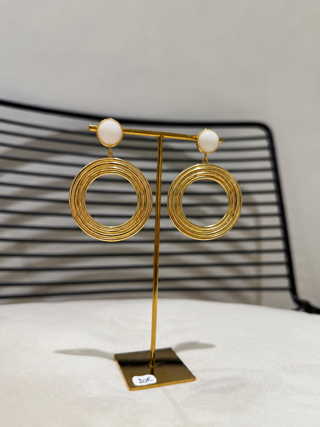 Boucles d’oreilles dorées cercle avec pierre naturelle