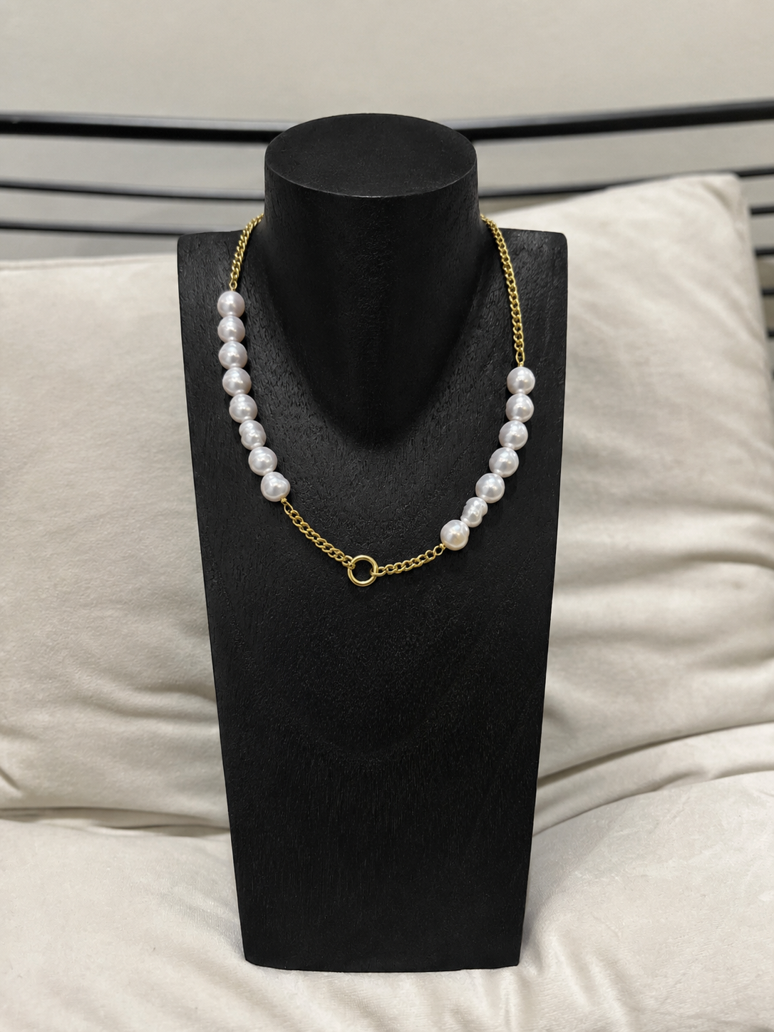 Collier chaîne dorée à perles