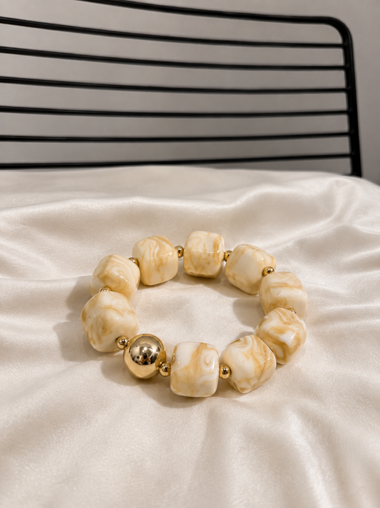 Bracelet à perles carrées beiges