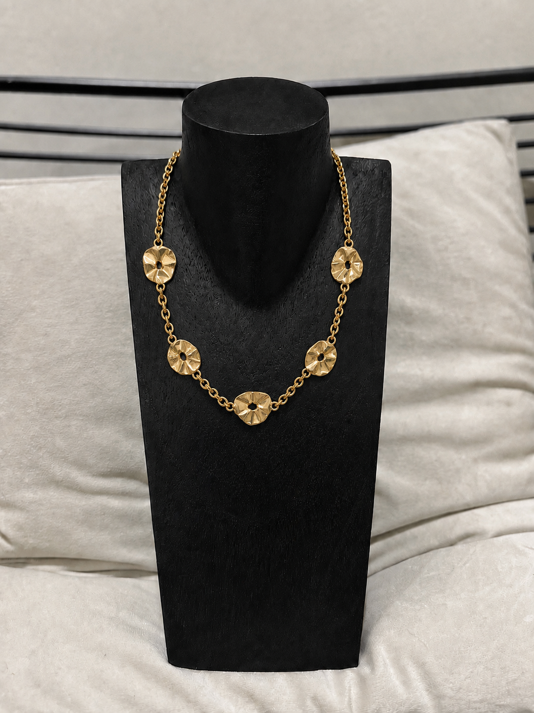 Collier chaîne dorée avec mailles ondulées