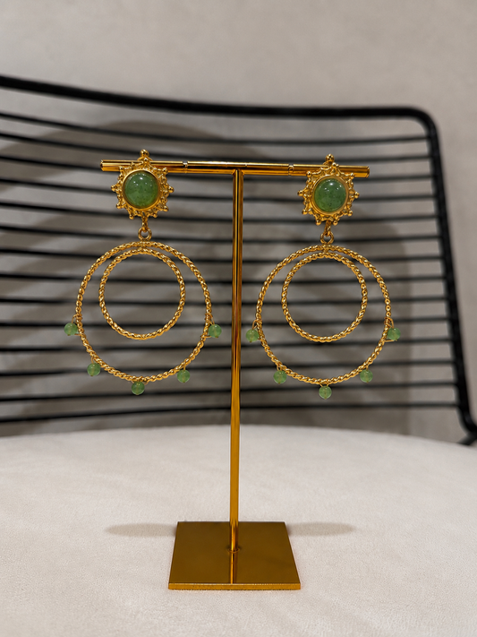 Boucles d’oreilles dorées soleil pierres vertes