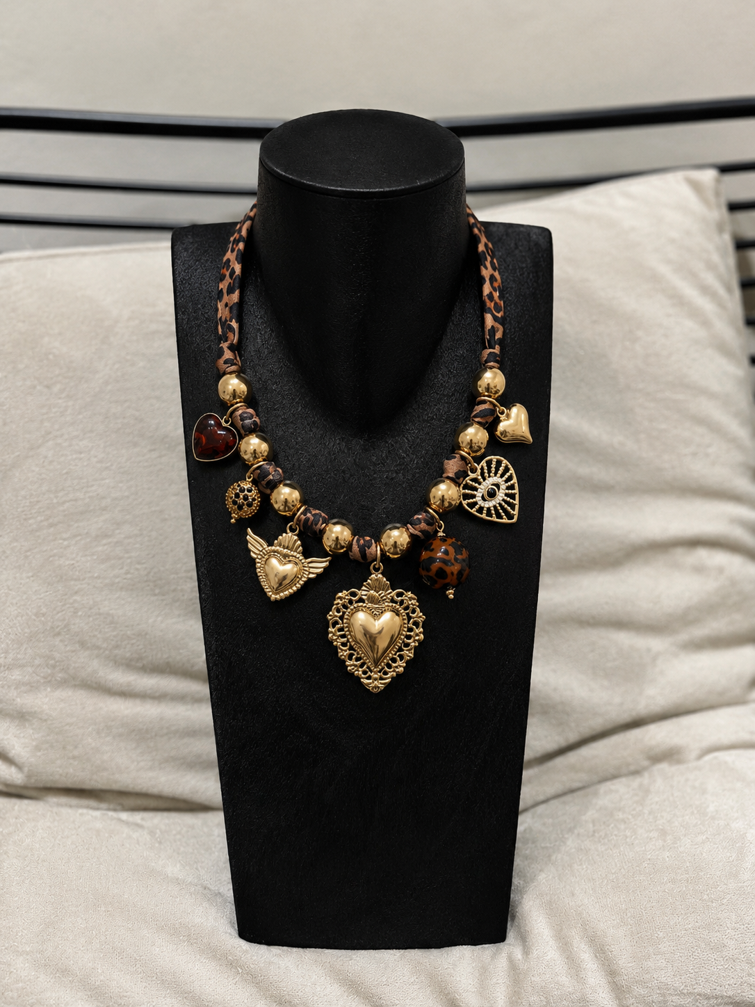 Collier léopard à breloques